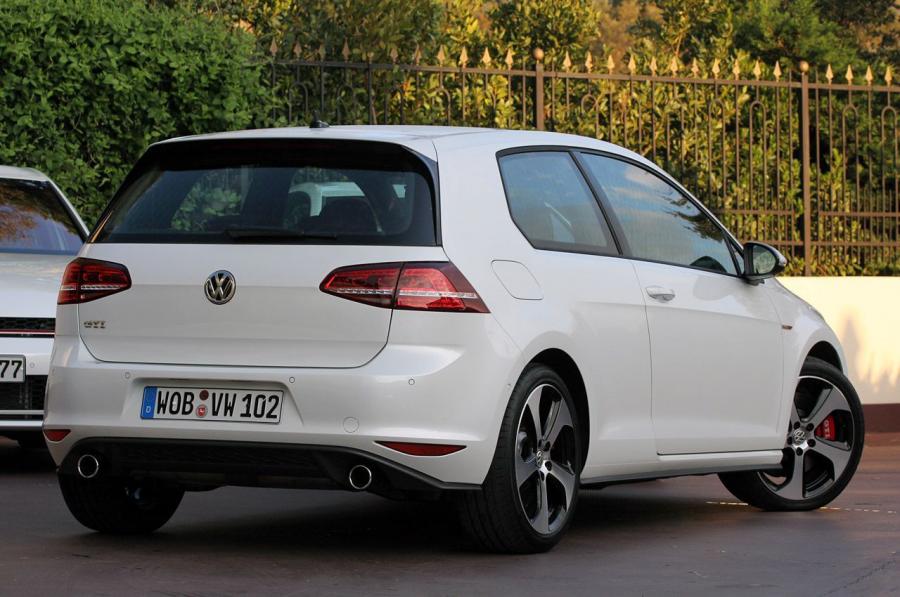  Volkswagen Golf GTi 5-Door 2015 года  (фото 5 из 48)